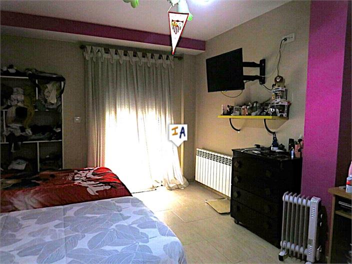 Image No.17-3 Bed House for sale