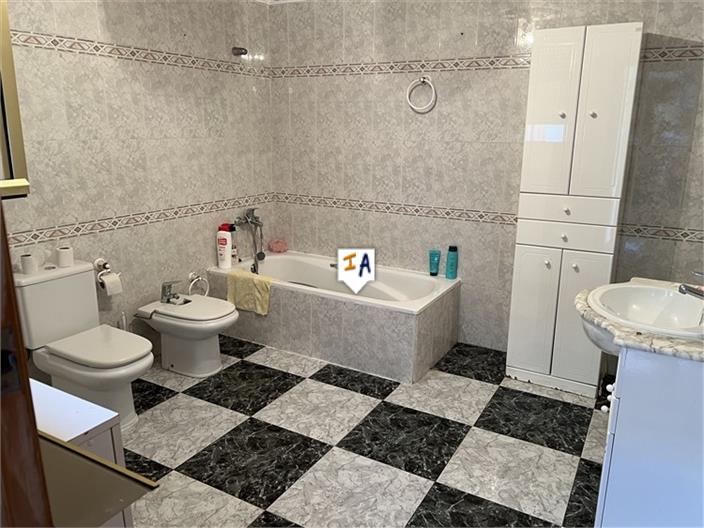 Image No.14-5 Bed Property for sale