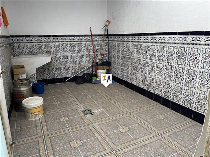 Image No.17-5 Bed Property for sale