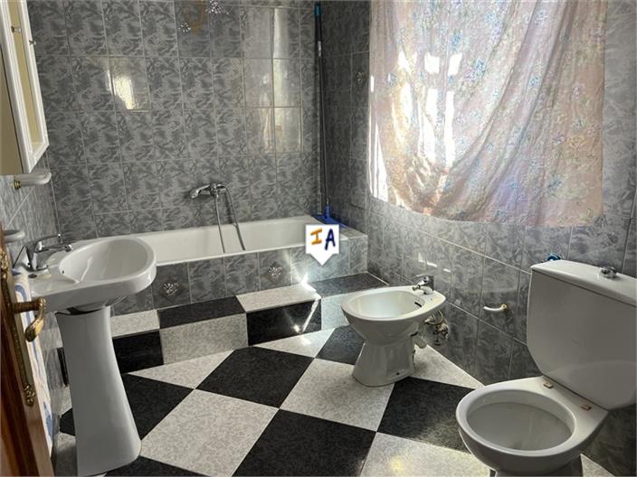 Image No.6-5 Bed Property for sale