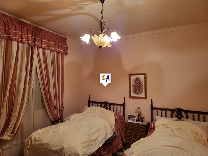 Image No.15-4 Bed House for sale