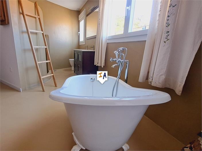 Image No.12-8 Bed House for sale