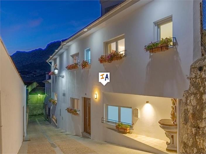 Image No.15-8 Bed House for sale