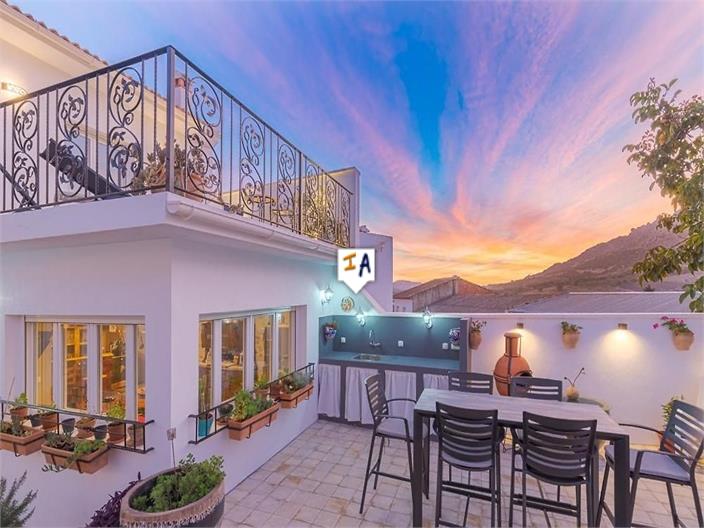 Image No.16-8 Bed House for sale