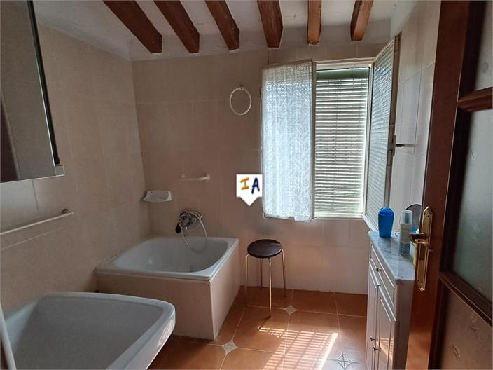 Image No.15-3 Bed House for sale