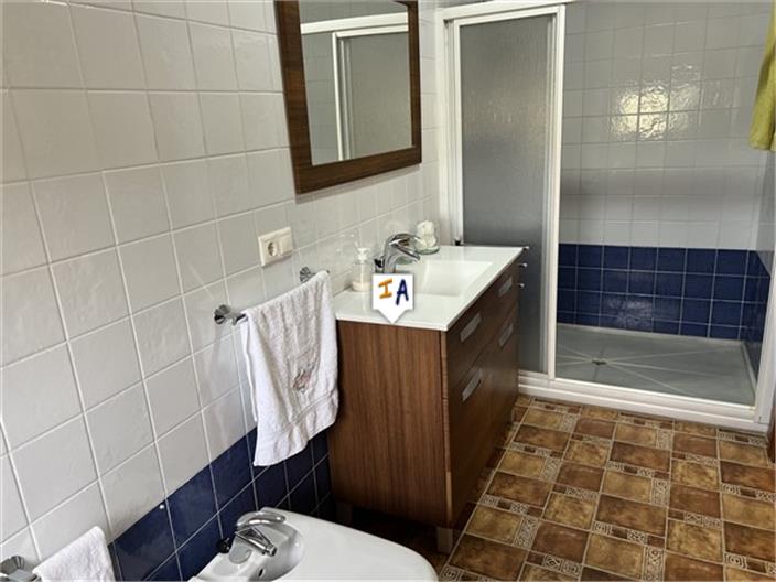 Image No.13-2 Bed House for sale