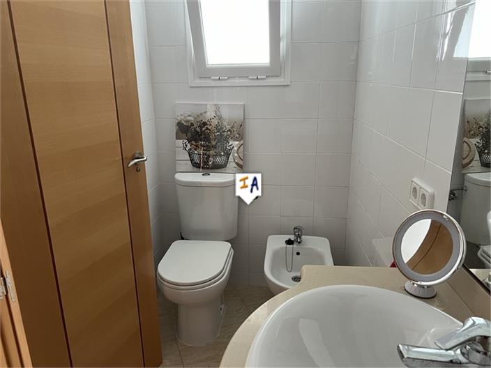 Image No.15-3 Bed House for sale