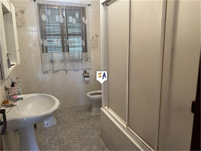 Image No.12-5 Bed House for sale