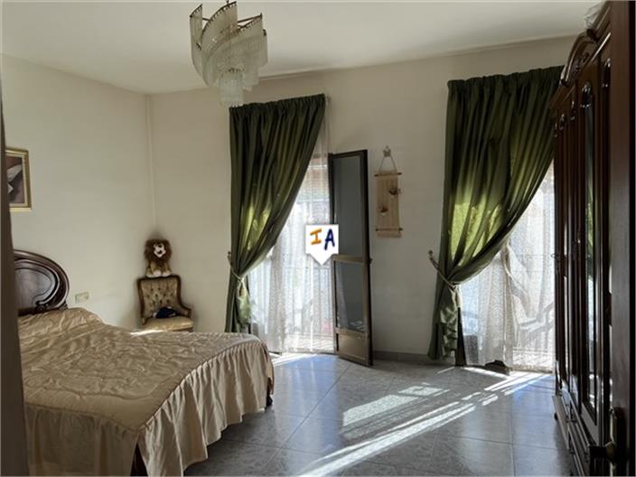 Image No.5-5 Bed House for sale