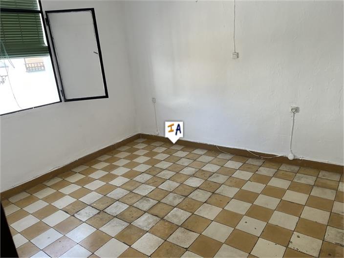 Image No.12-3 Bed House for sale