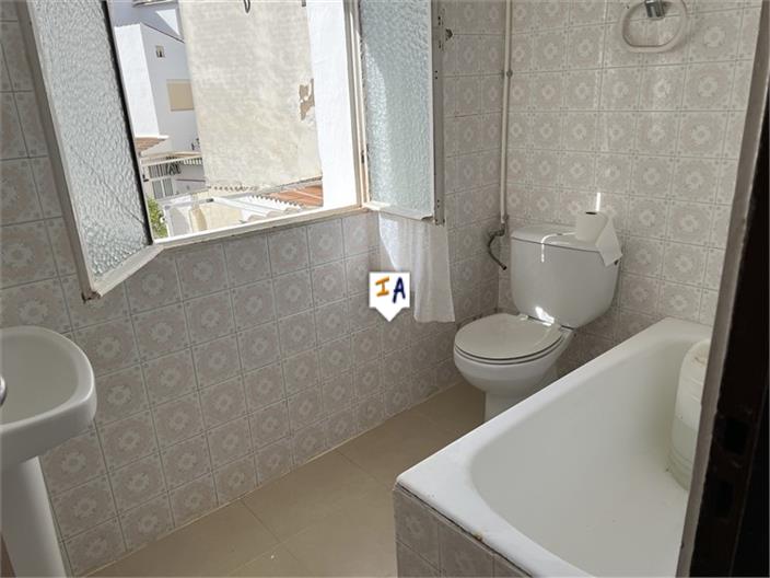 Image No.10-3 Bed House for sale