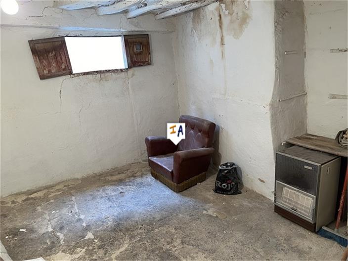 Image No.8-5 Bed House for sale