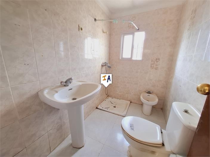 Image No.6-2 Bed House for sale