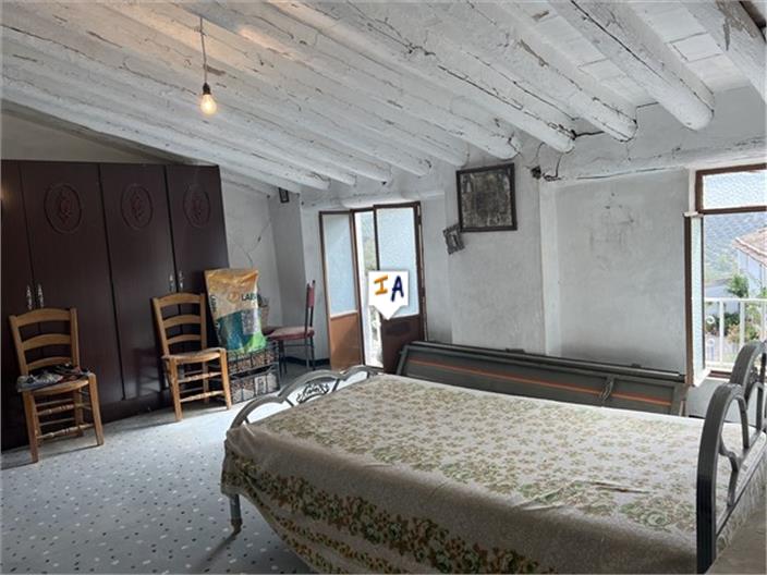 Image No.10-4 Bed Farmhouse for sale