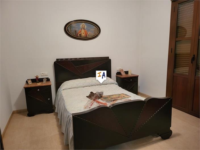 Image No.12-4 Bed House for sale