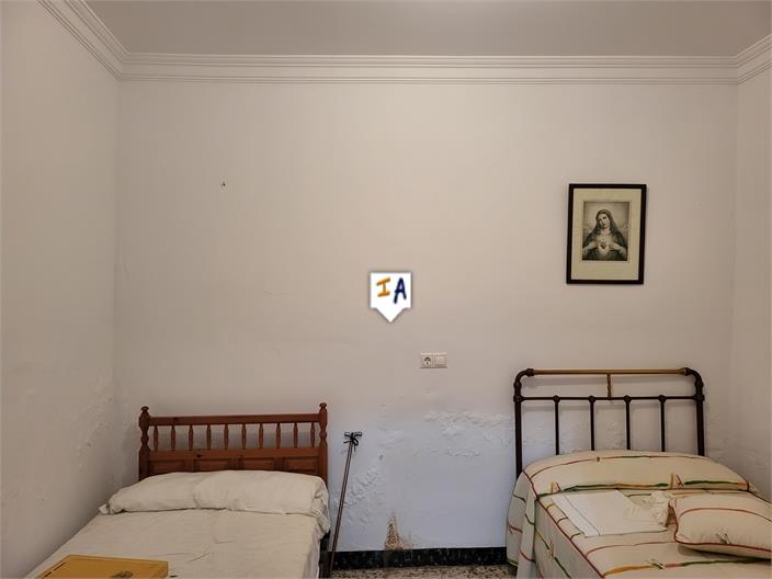 Image No.9-4 Bed House for sale