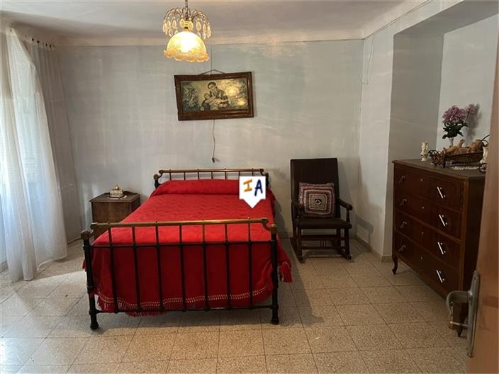 Image No.12-4 Bed House for sale