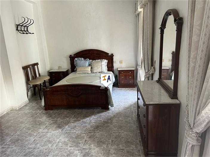 Image No.11-3 Bed House for sale