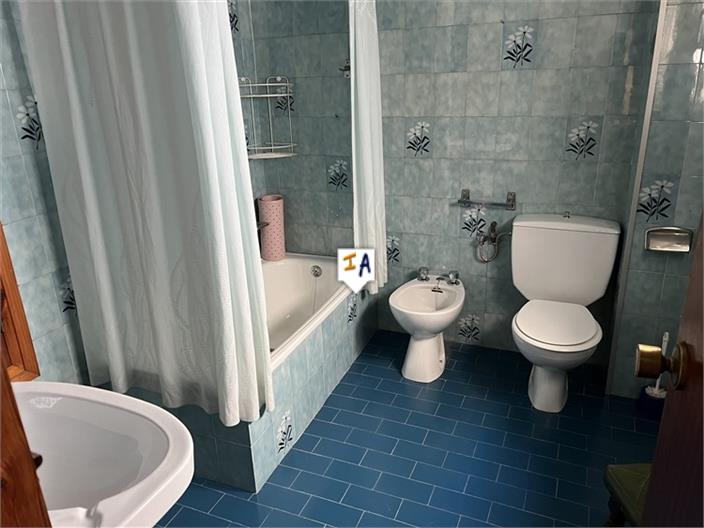 Image No.17-3 Bed House for sale