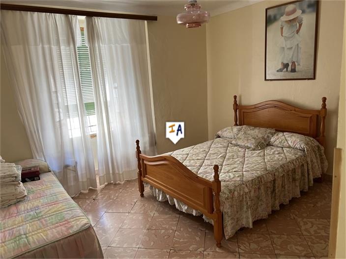 Image No.11-6 Bed House for sale