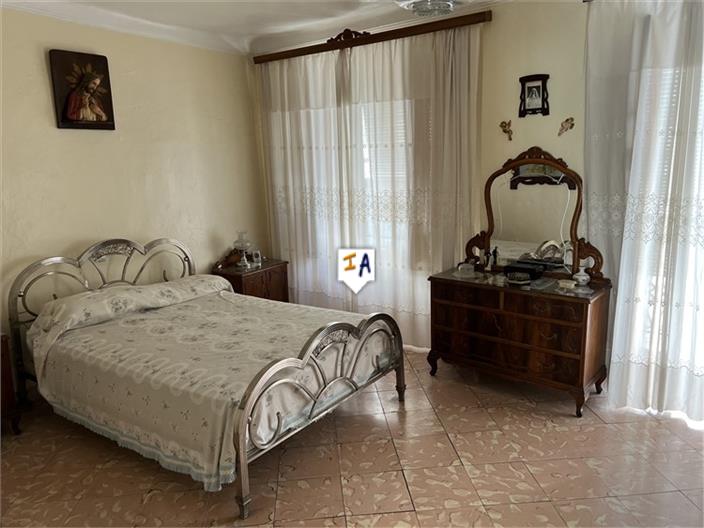 Image No.12-6 Bed House for sale