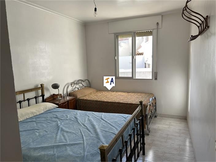 Image No.17-6 Bed House for sale