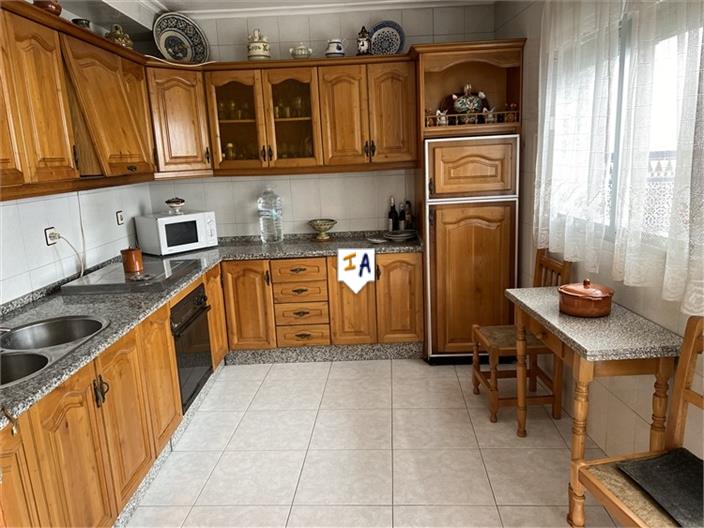 Image No.5-6 Bed House for sale