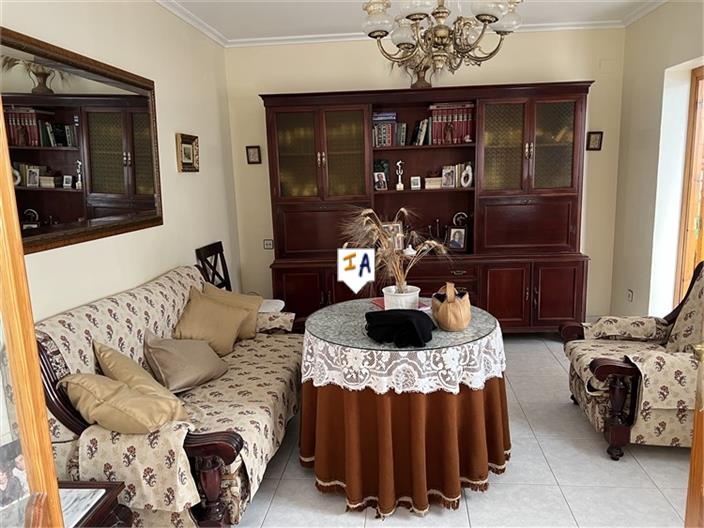 Image No.6-6 Bed House for sale