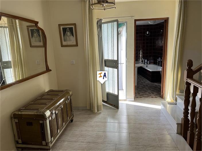 Image No.7-6 Bed House for sale