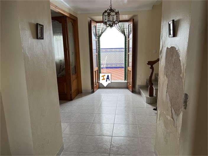 Image No.8-6 Bed House for sale