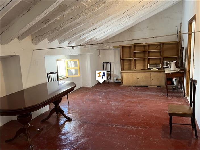 Image No.9-6 Bed House for sale