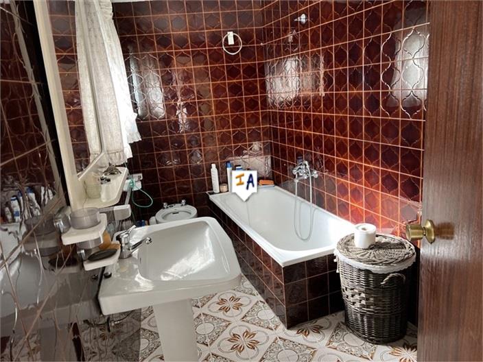 Image No.10-6 Bed House for sale