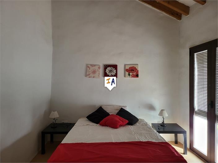 Image No.17-4 Bed House for sale