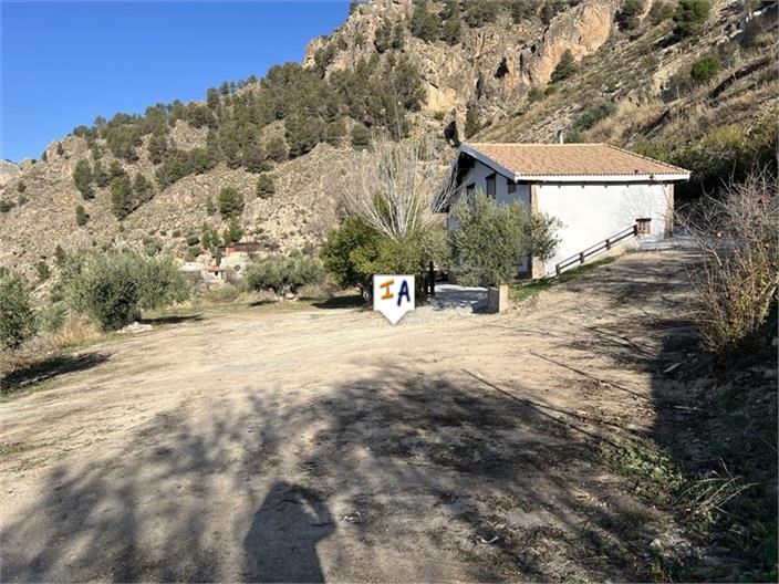 Image No.16-2 Bed Farmhouse for sale