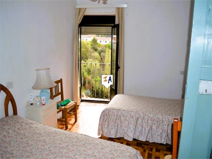 Image No.6-9 Bed House for sale