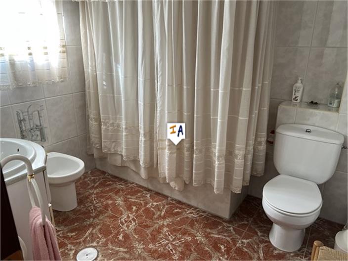 Image No.11-3 Bed House for sale