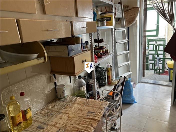 Image No.17-6 Bed House for sale