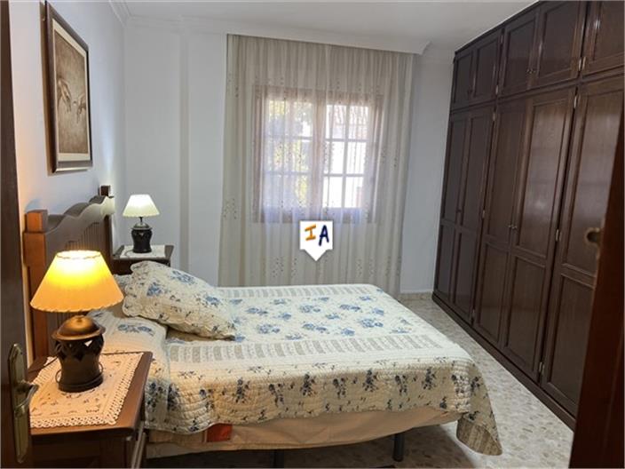 Image No.12-3 Bed Property for sale