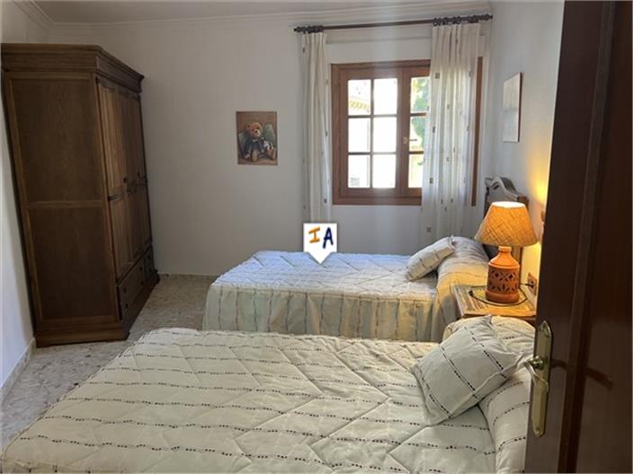 Image No.13-3 Bed Property for sale