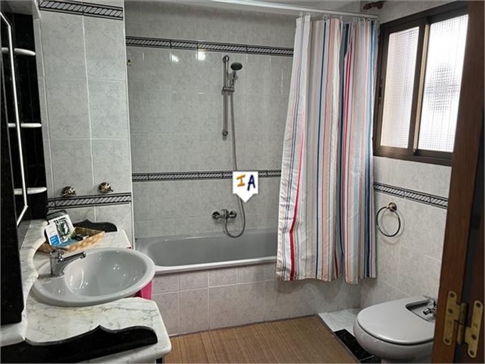 Image No.14-3 Bed Property for sale