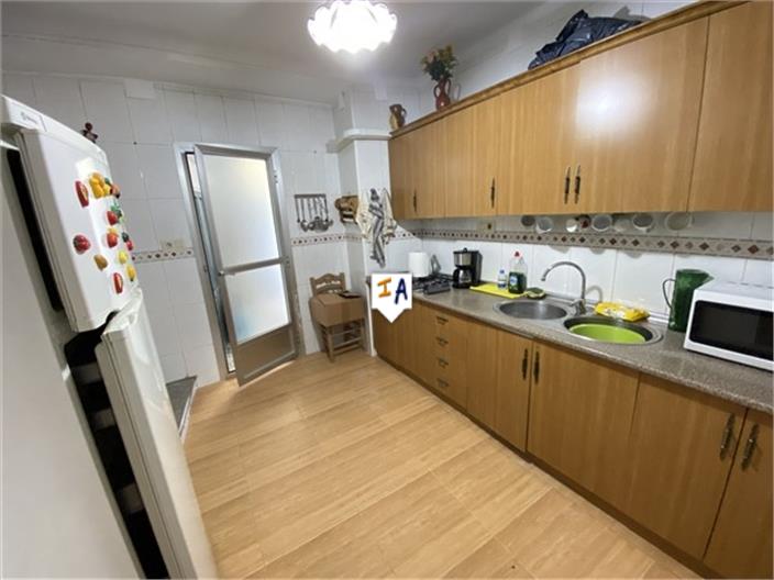 Image No.6-4 Bed House for sale