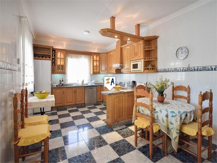 Image No.2-6 Bed House for sale