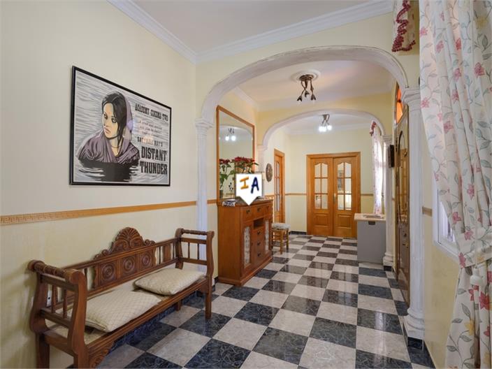 Image No.4-6 Bed House for sale
