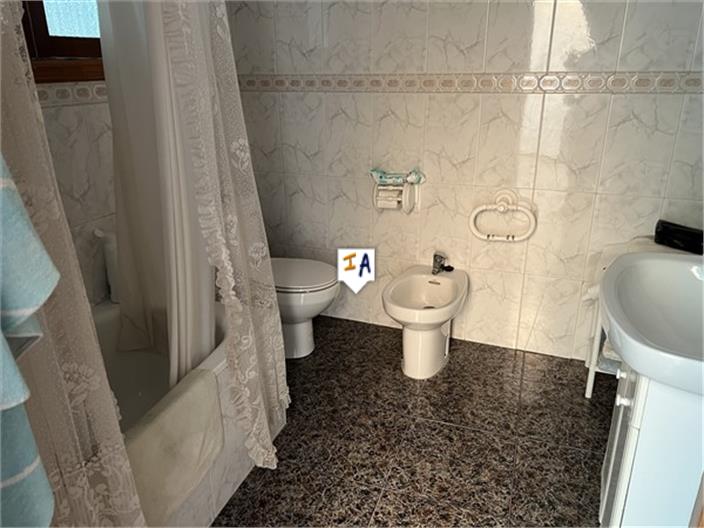 Image No.12-4 Bed House for sale