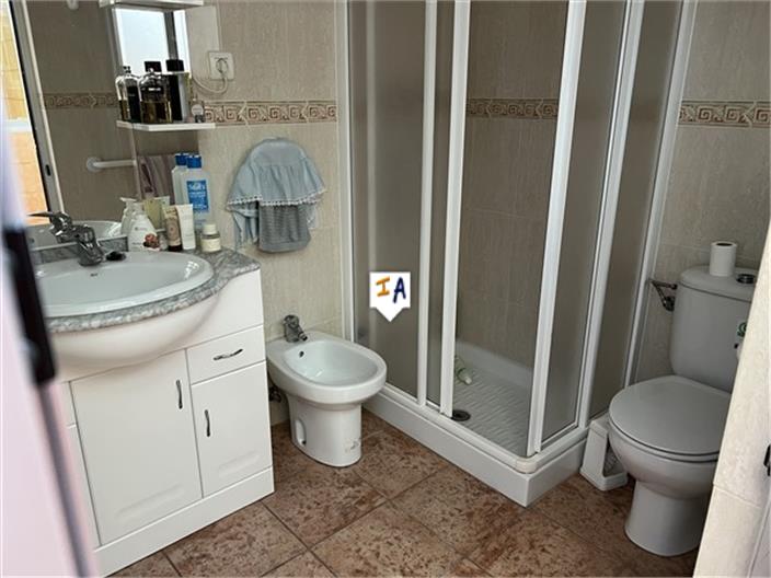 Image No.8-4 Bed House for sale