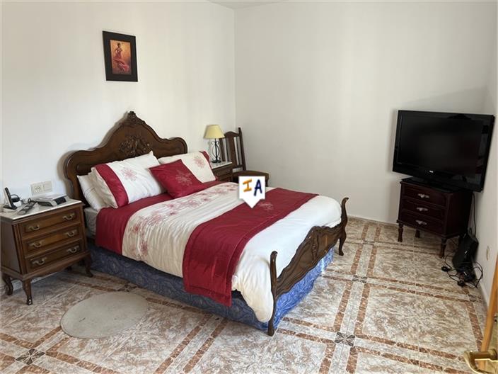 Image No.7-3 Bed House for sale