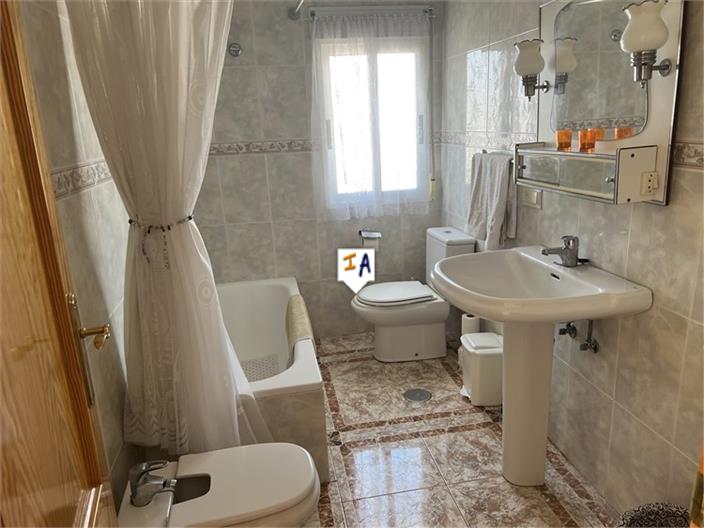 Image No.10-3 Bed House for sale