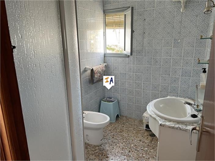 Image No.16-5 Bed House for sale