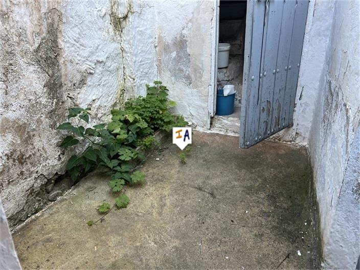 Image No.17-5 Bed House for sale