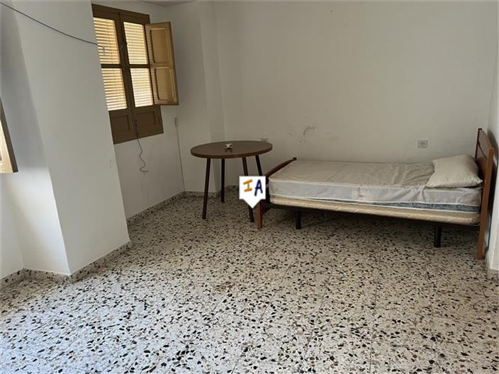 Image No.8-5 Bed House for sale